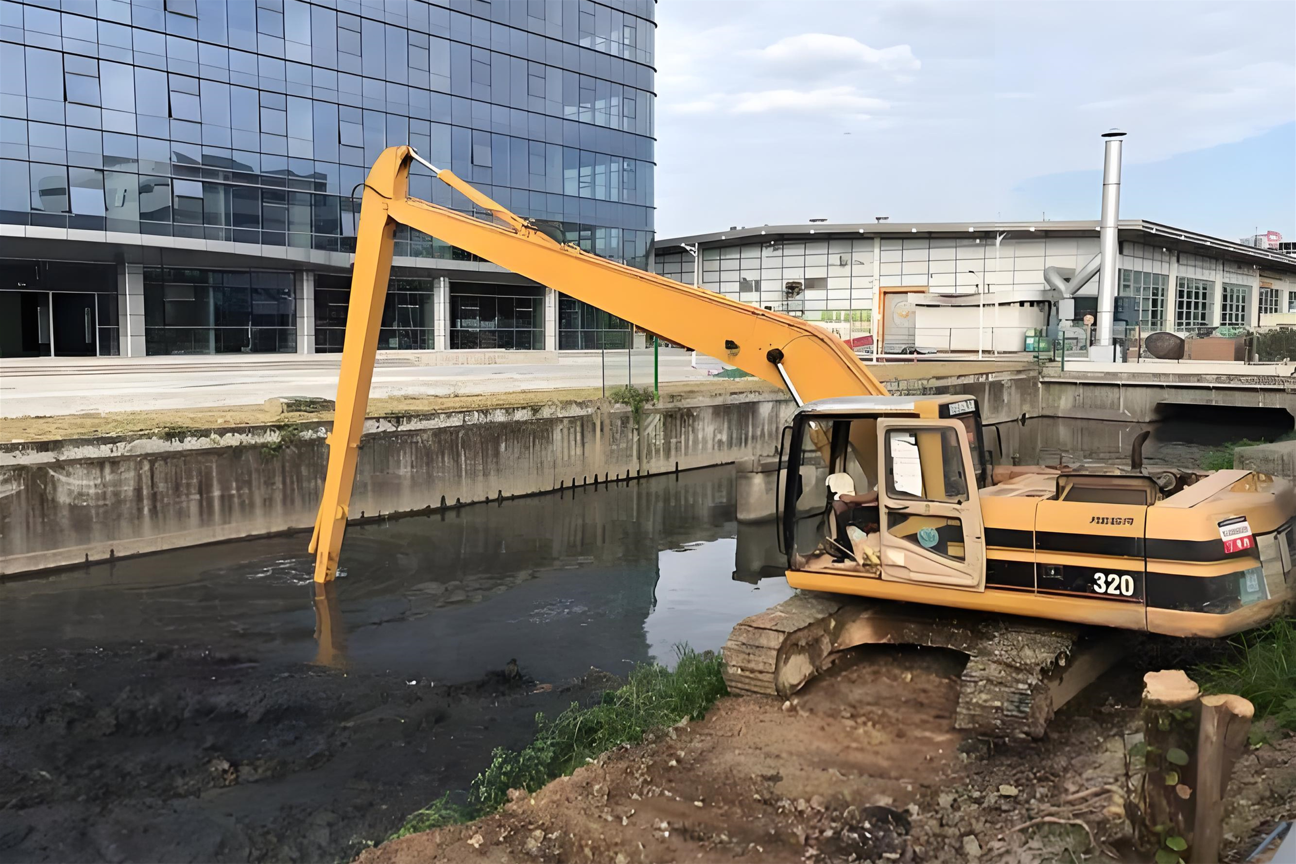 山西臨汾水挖清淤團(tuán)隊(duì)泓樺錦嘉-水庫清淤需要放空水嗎？